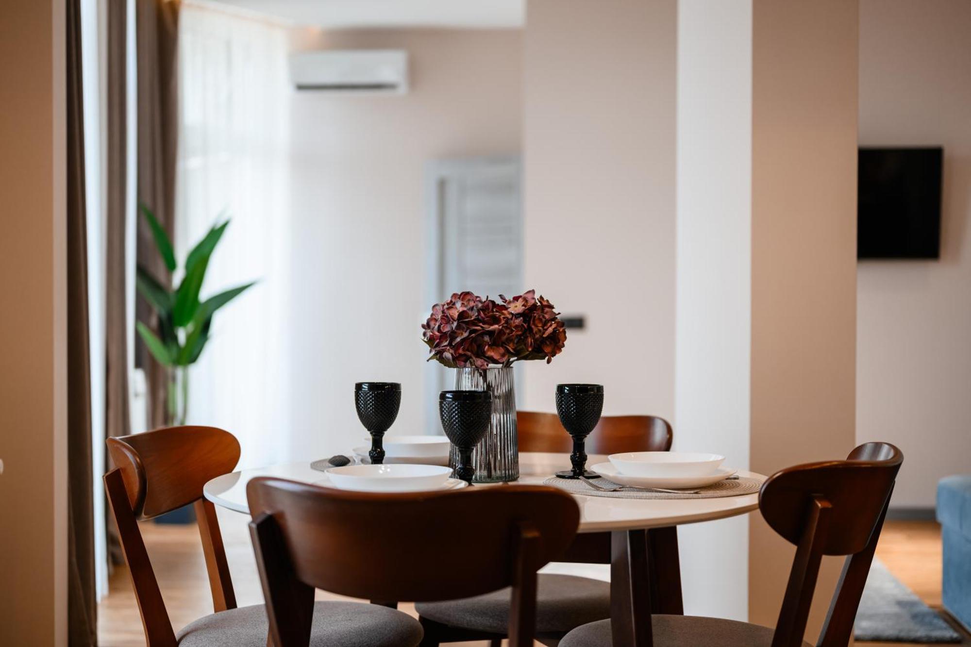 Luxury Apartments Smart House Ужгород Екстер'єр фото