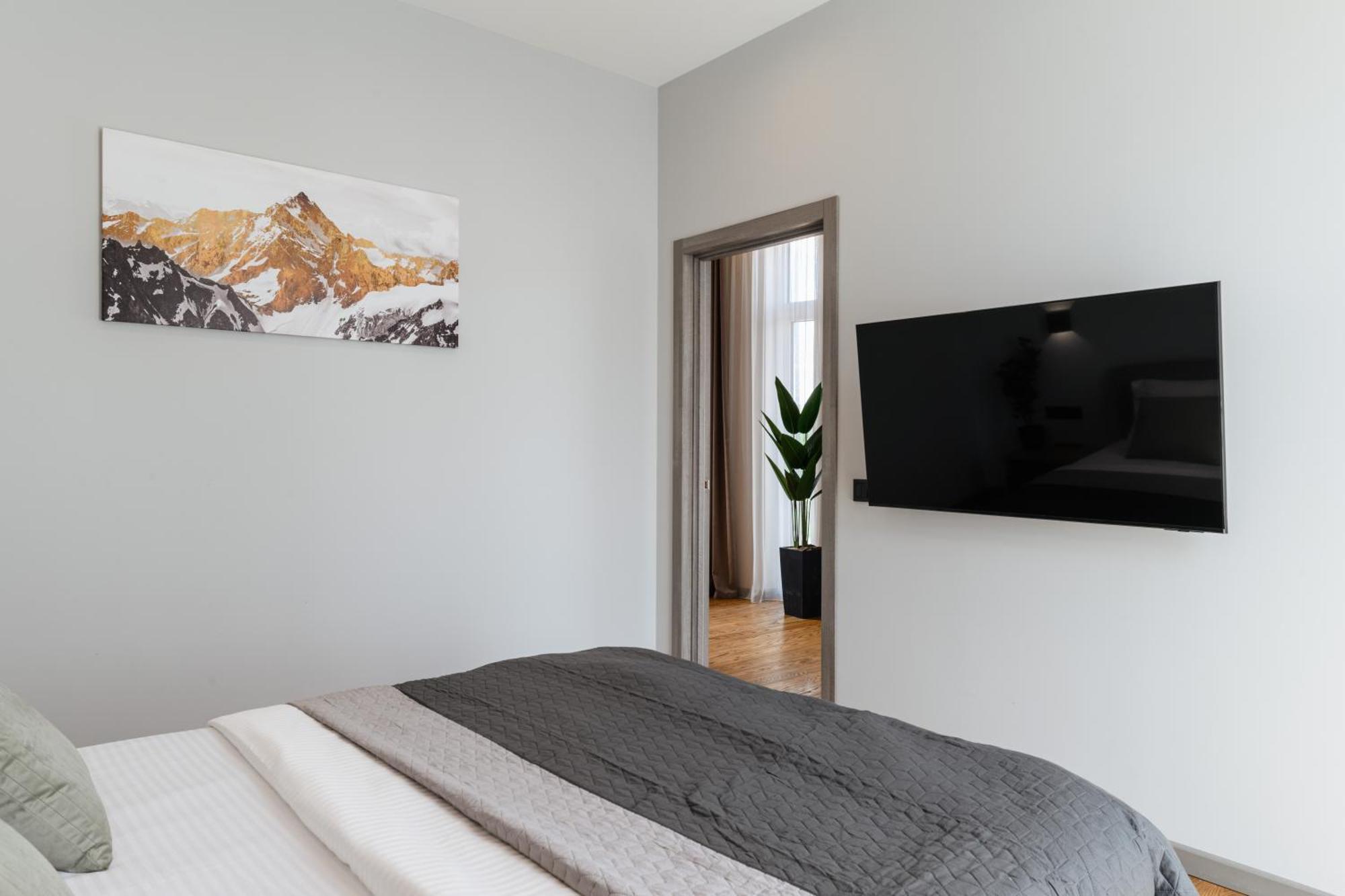 Luxury Apartments Smart House Ужгород Екстер'єр фото