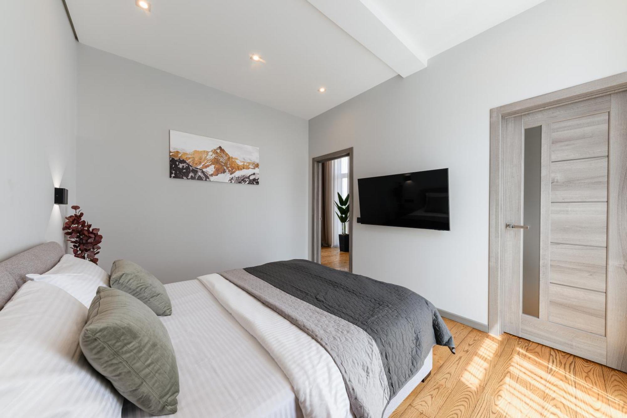 Luxury Apartments Smart House Ужгород Екстер'єр фото